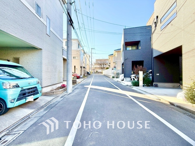 内装 【色彩】この空間に放たれた光は華美なまでに演出されたデザイン。流れる時をより芳醇なコーヒーの様な色彩奏でるアダージョ。そして情景豊かな作品のような暮らしがイメージできる。