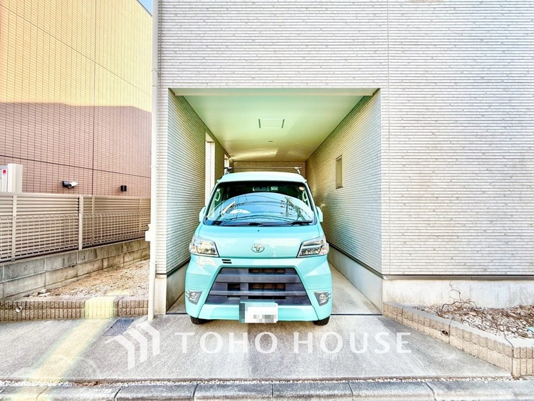 キッチン 【豪華絢爛】事も無げに美しく、伝えるには筆舌に尽くし難い。豪華絢爛や華美と言う事ではなく、住まう者にとって暮らし易く心地がいいと言う美しさがこの住まいには込められている。