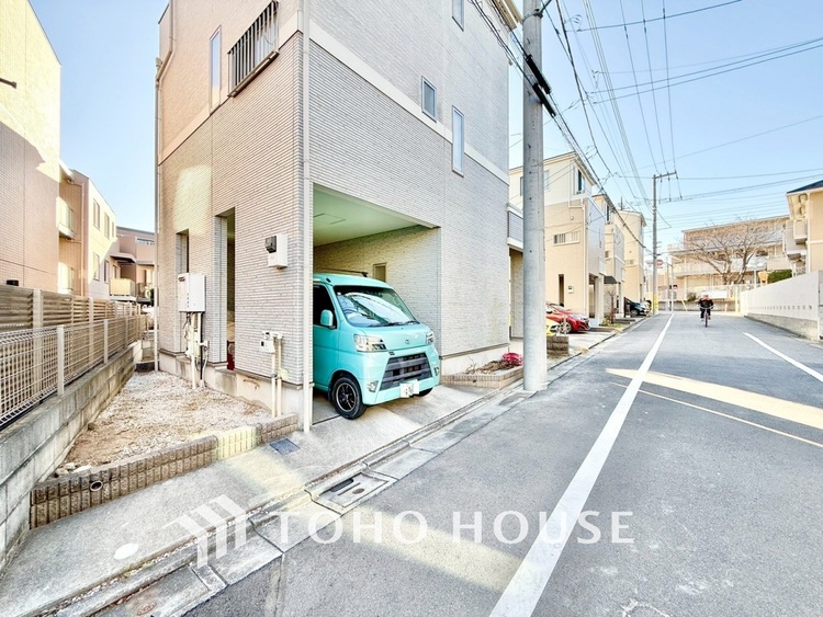 キッチン 【素敵な空間】君の姿に一瞬足を止めていた。美しくて惑わされてしまった自分が信じられない位素敵な空間。そしてこの空間に君がいて喜び歌を歌う僕が燥いでいる。