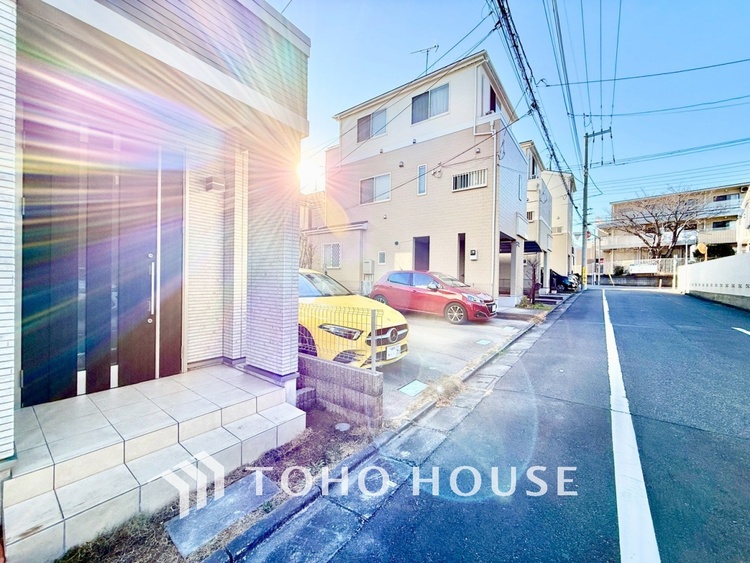 トイレ 【Toilet】トイレも全て新品に交換されており、清々しく新生活を始めることができます。白基調の清潔感のある空間に生まれ変わりました。