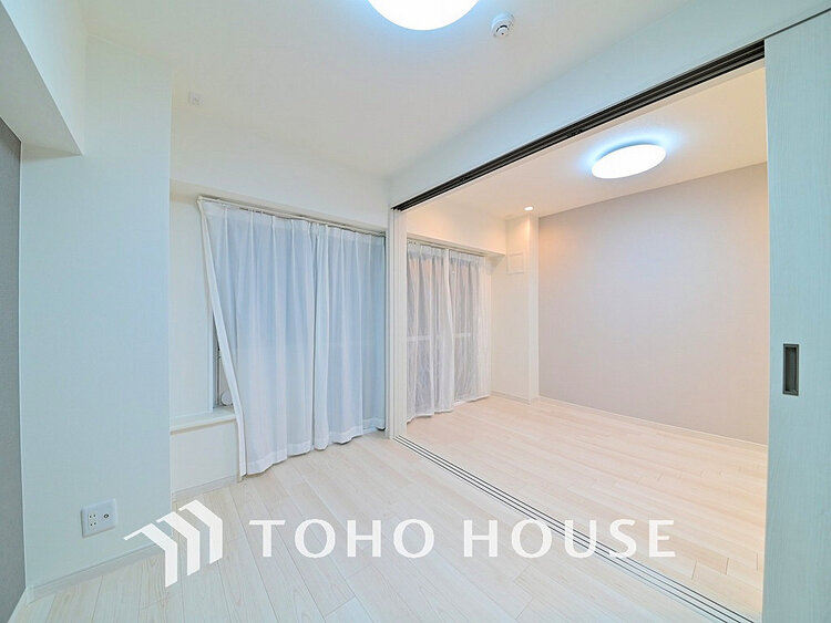 内装 1日の疲れを癒し、心地よく寛げるようゆったりとした広さをしています