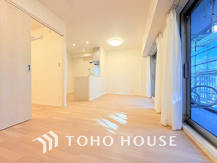 内装 家族みんなが爽やかに過ごせるように、光をたっぷり取り込んだLDK