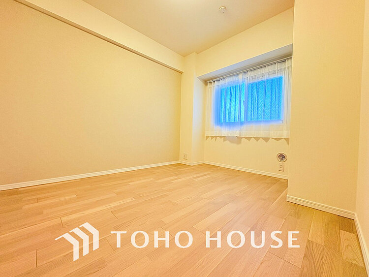 内装 採光もある洋室は、くつろぎのひと時を過ごすのにぴったり