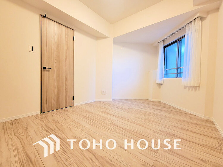 内装 採光もある洋室は、くつろぎのひと時を過ごすのにぴったり