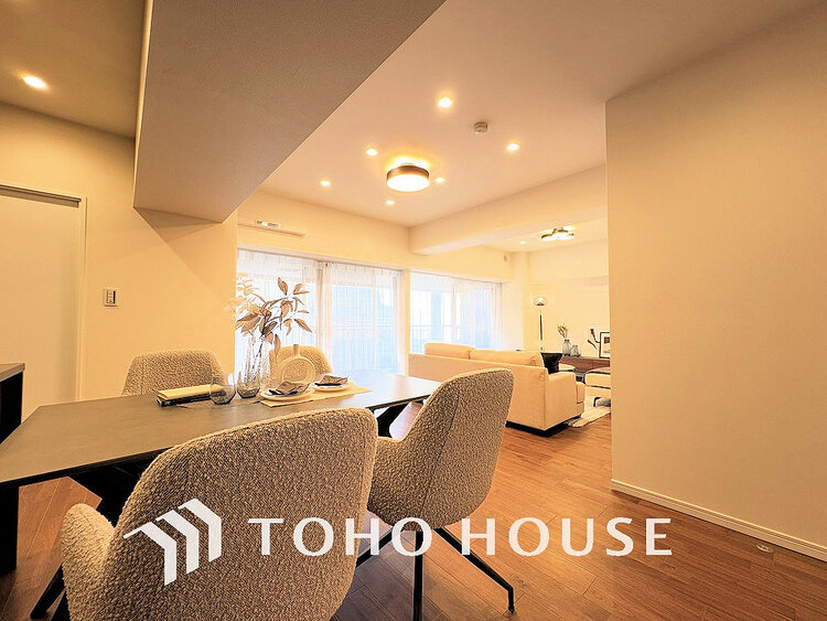 内装 明るいLDKは自然と家族が集まるコミュニケーションの場所に