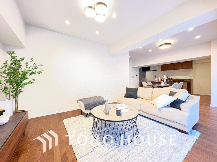 内装 広がりのある住空間、家族が集まるリビング・ダイニング