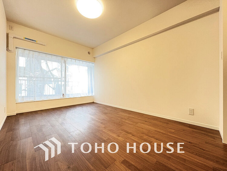 内装 採光もある洋室は、くつろぎのひと時を過ごすのにぴったり