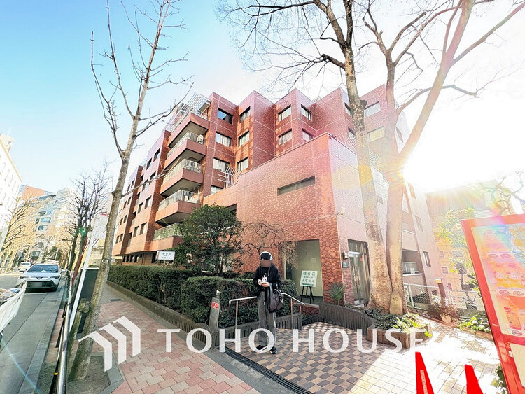 外観 〜「御茶ノ水」駅徒歩7分〜南西向き、角部屋のため陽当たり良好〜リノベーション済み3LDK〜