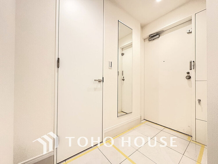 玄関 落ち着いた雰囲気の玄関、家族の帰りを暖かく迎えてくれます