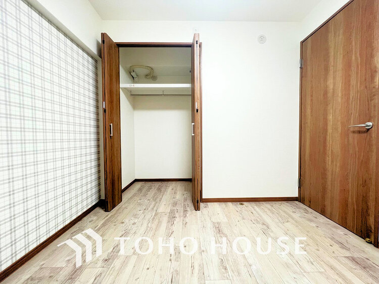 収納 居室　収納(現地には家具があります)