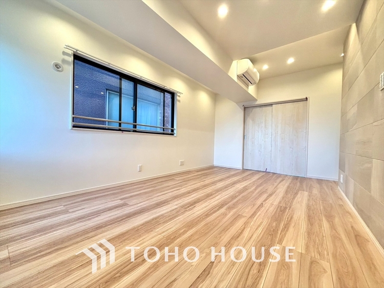 内装 叶えたかったのは落ち着きのあるナチュラルな風合い、そして開放感があるリビング。優雅な気分に浸れる幸せな時間を家族が自然と集まりたくなるこの空間で。