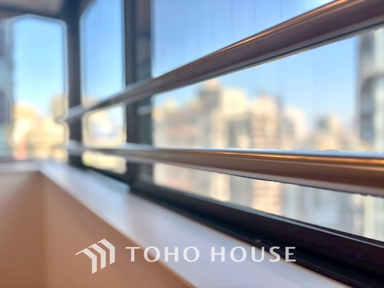 内装 使いやすく、明るい洋室に仕上がります。子供部屋や趣味のお部屋にご利用できます。ご自身で家具などを配置し、素敵な空間を創り上げられます。