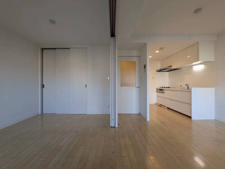 居間 通風・採光に優れ、心地よい光と風が溢れています。