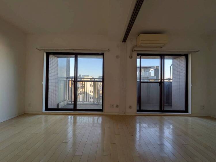 居間 伸びやかな空間のなかで、ゆったりとしたひとときを過ごせます。