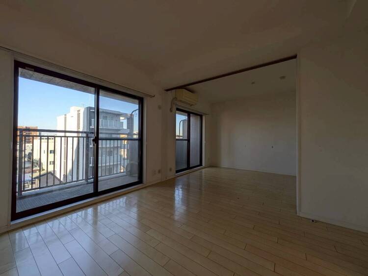 居間 シンプルな内装と偏り過ぎないデザインで統一しました。