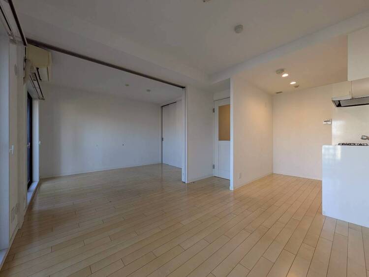 居間 落ち着いた雰囲気に包まれて、伸びやかな空間。