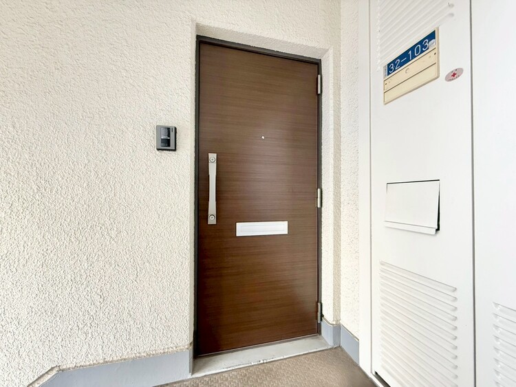 玄関 清潔感のある落ち着いた雰囲気の玄関です。