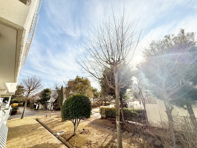 バルコニー 陽当たり・通風・開放感に恵まれた環境です。