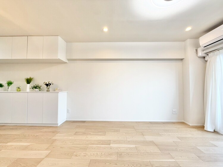 居間 通風・採光に優れ、心地よい光と風が溢れています。