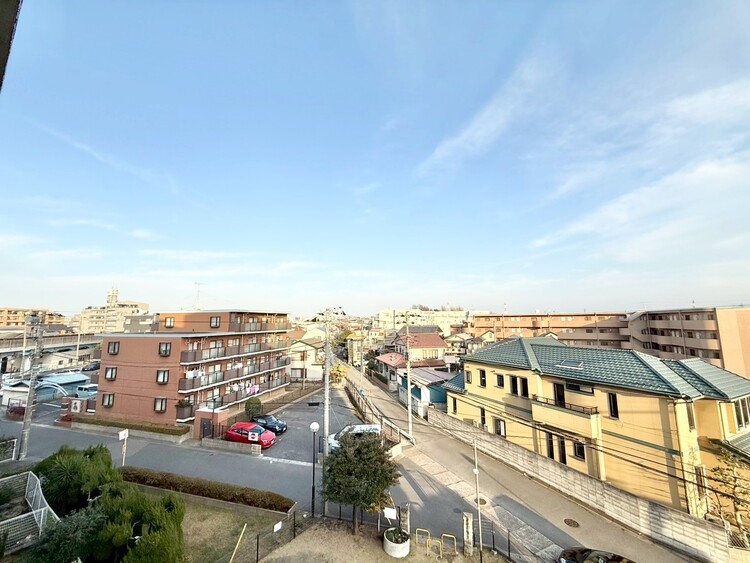 バルコニー 陽当たり・通風・開放感に恵まれた環境です。