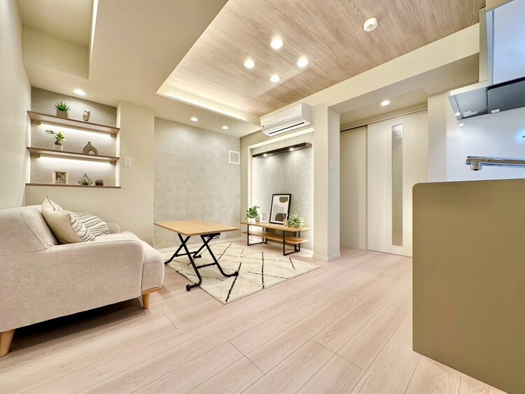 居間 落ち着いた雰囲気に包まれて、伸びやかな空間。