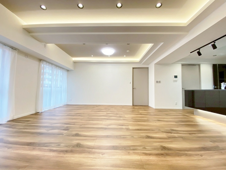 居間 伸びやかな空間のなかで、ゆったりとしたひとときを過ごせます。