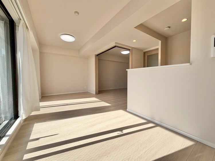 居間 伸びやかな空間のなかで、ゆったりとしたひとときを過ごせます。