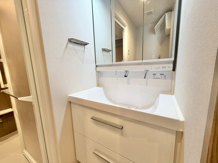 洗面 清潔感を感じられる洗面化粧台。