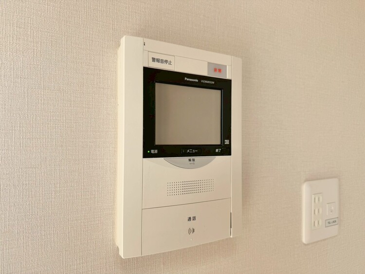 設備 誰が来てもわかる様にモニター付きインターホンを設置。