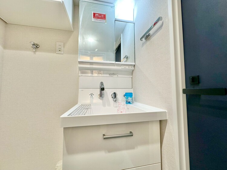 その他 清潔感を感じられる洗面化粧台。