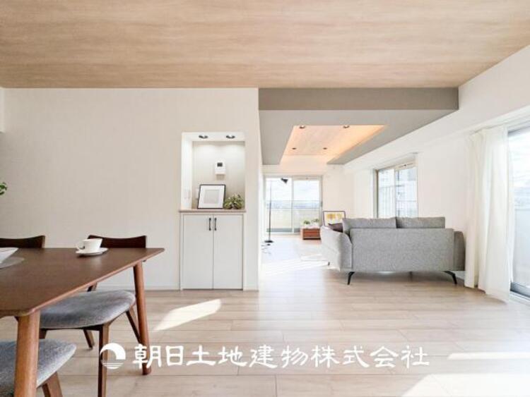 その他 【リビング】何気なく過ぎる時でさえも上質なひと時となる快適な空間を目指しております。