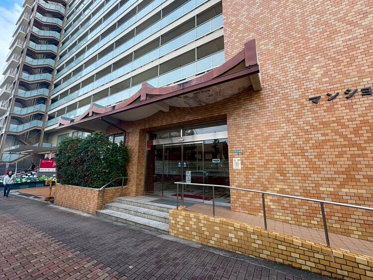 その他 上質感漂う玄関アプローチです。