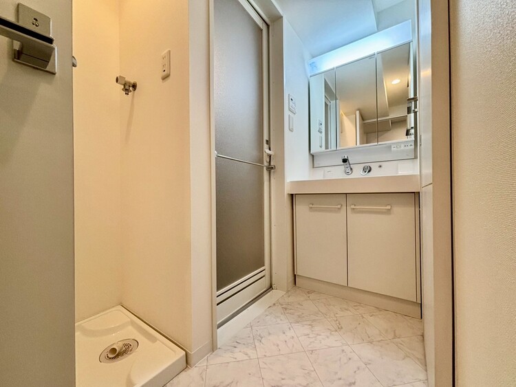 その他 十分な広さの脱衣所。