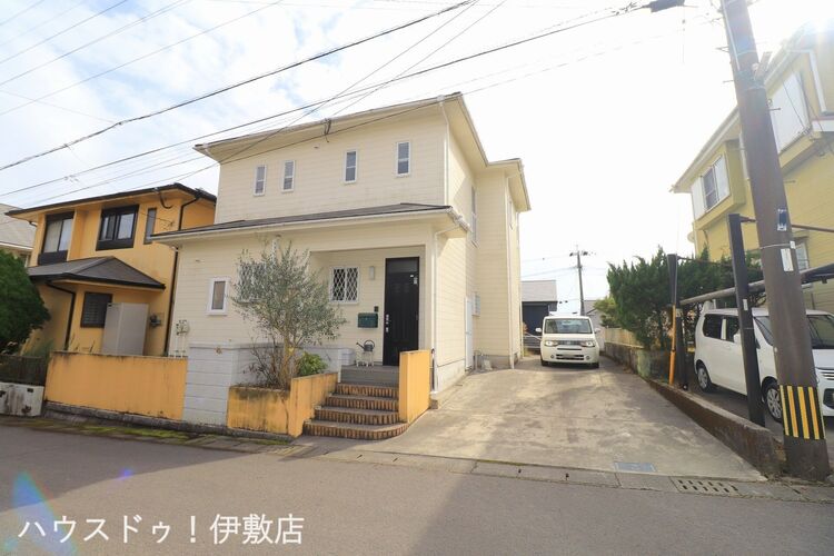 外観 【外観写真】北向きですが、南ひな壇で陽当たり良好です！各居室も南向きです