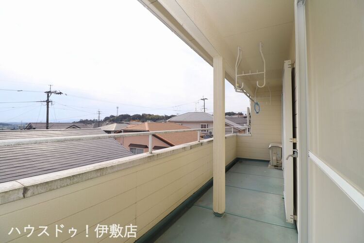 その他 【バルコニー】広々としたバルコニー付。物干し金具や水栓付きでお掃除も楽々