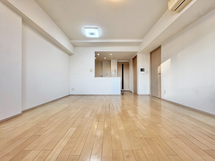 居間 飾り過ぎないシンプルな内装と偏り過ぎないデザインで統一しました。