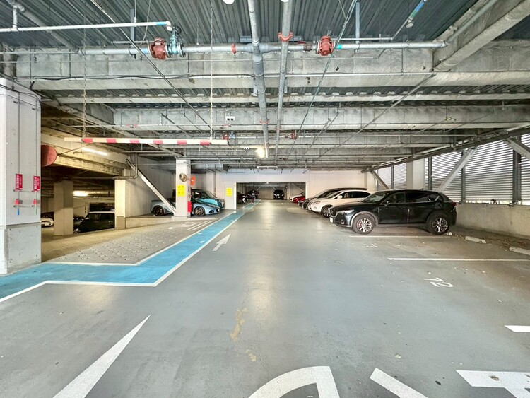 駐車場 本物件の駐車スペースです。車種制限のある場合もございますので、お気軽にお問い合わせくださいませ。