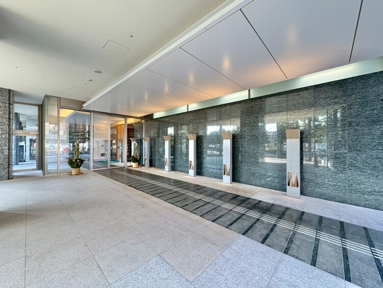 エントランス エントランス内部は、管理が行き届き清潔な共有スペースとなっています。