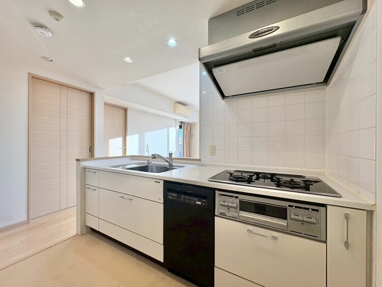 キッチン 洗練されたスタイリッシュなデザイン性と使いやすさを備えた仕様。