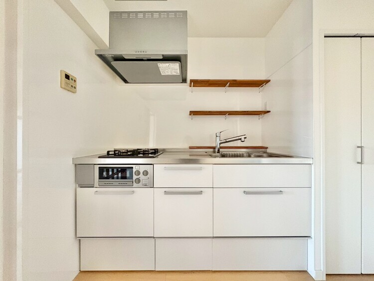 キッチン スマートな意匠と充実の機能を備えたキッチンが、暮らしにおいしい彩りを添えます。