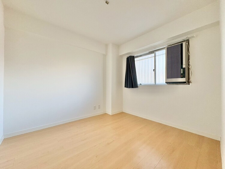 寝室 ベッドも十分に設置するスペースがあります。