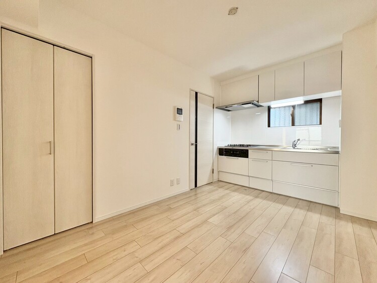 居間 忙しく過ぎゆく日常を置き去るほど、ゆったりした時間が流れるリビング。