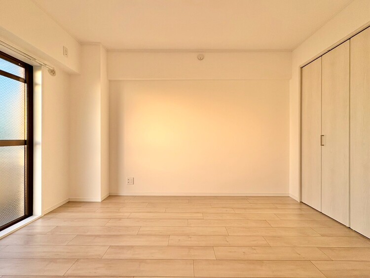 寝室 ベッドも十分に設置するスペースがあります。