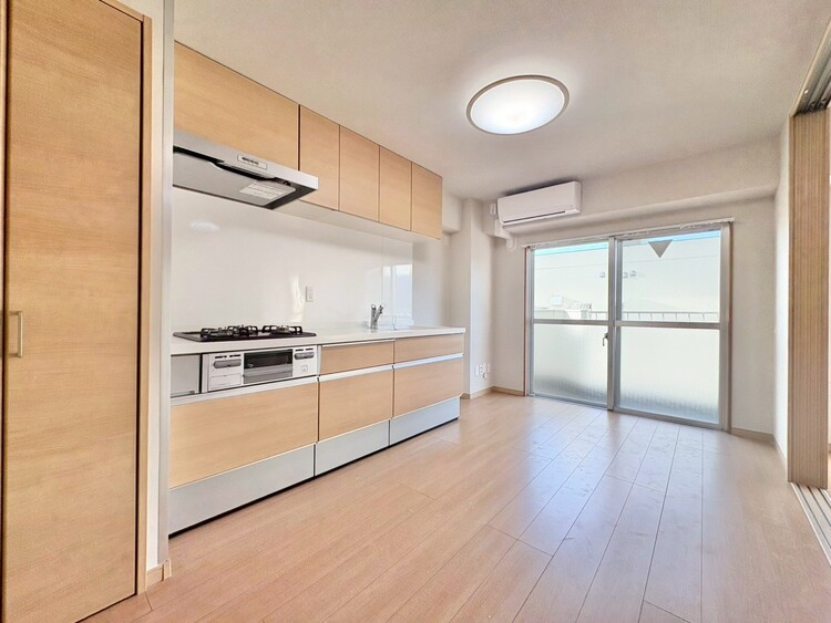 居間 居心地の良い空気感は、暮らしのステージを彩り、心からのやすらぎと満足感を与えてくれます。