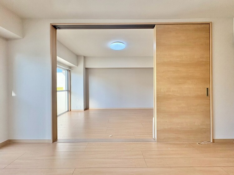 居間 快適に過ごす毎日を求めて、暮らしの中でご自身の「マイホーム」に創り上げてください。