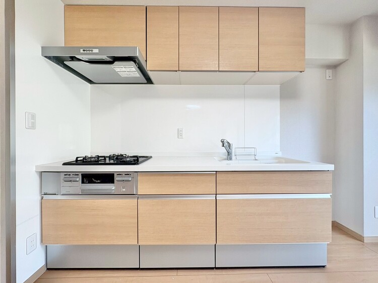 キッチン スマートな意匠と充実の機能を備えたキッチンが、暮らしにおいしい彩りを添えます。