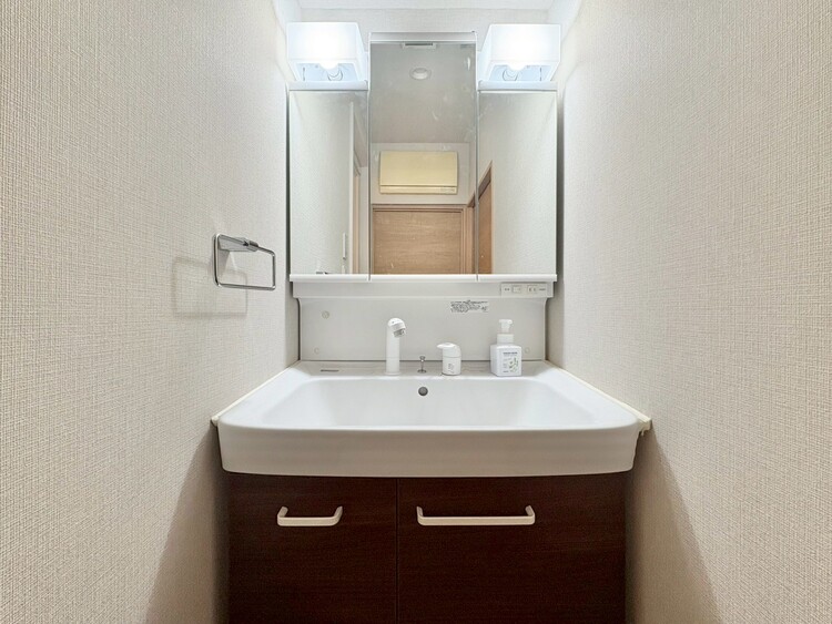 洗面 何かと物が増える場所だからこそ、スッキリと見映えの良い空間に。