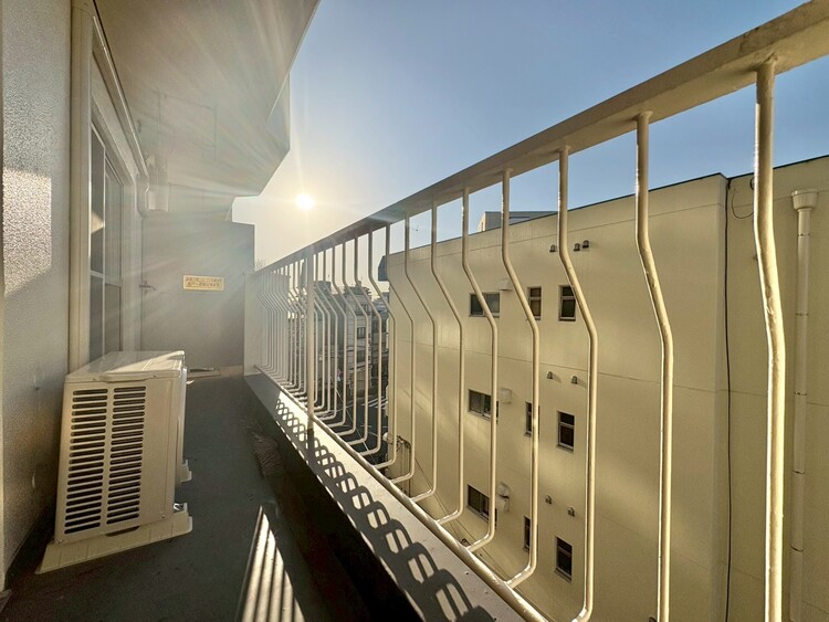 バルコニー 暮らしの中で、光と風を演出してくれるバルコニー。