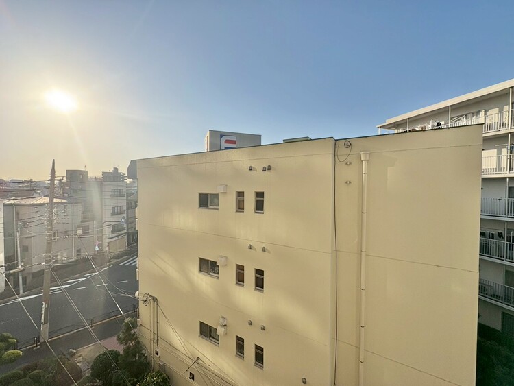 バルコニー 頬をなでる、優しい風を感じることが出来ます。