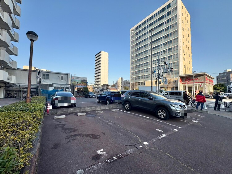 駐車場 本物件の駐車スペースです。車種制限のある場合もございますので、お気軽にお問い合わせくださいませ。